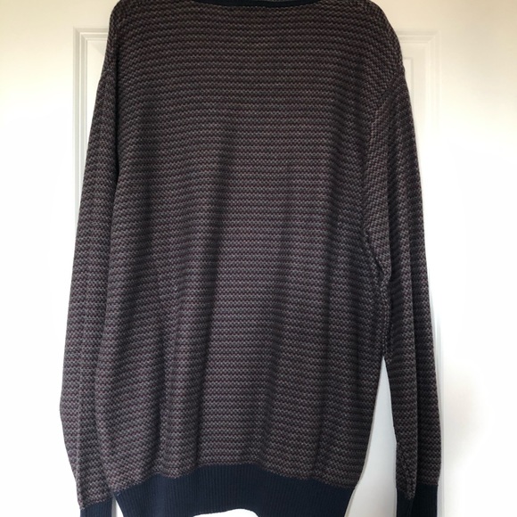 - Alan Flusser Cotton Classic V-Neck Sweater. - Picture 5 of 13